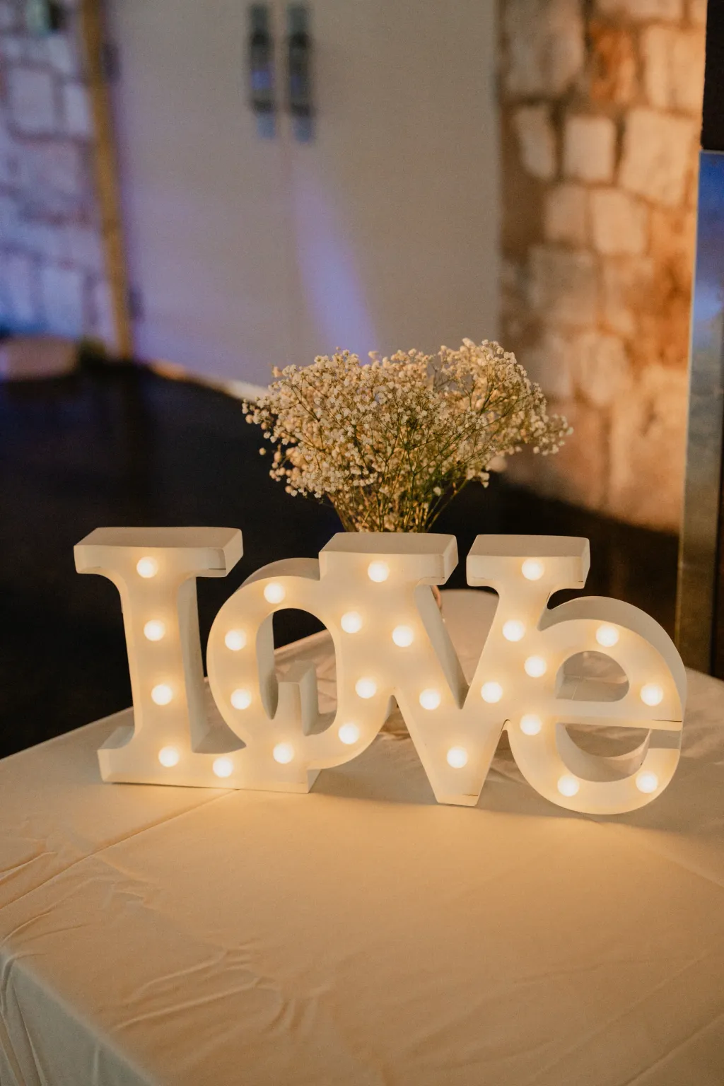 Photo 1 of Tablecloths, 90 x 156 in, polyester x25